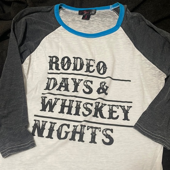 Women’s top - Picture 1 of 3